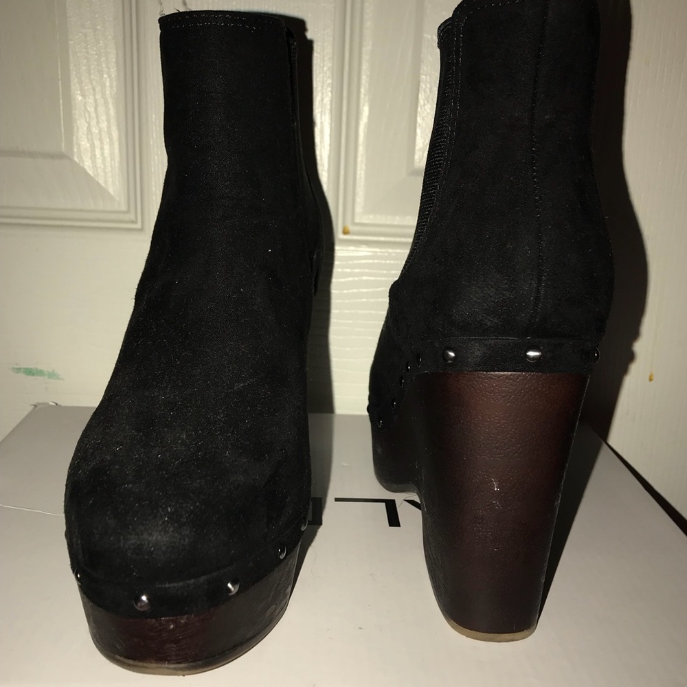 Shoes - Picture 2 of 4